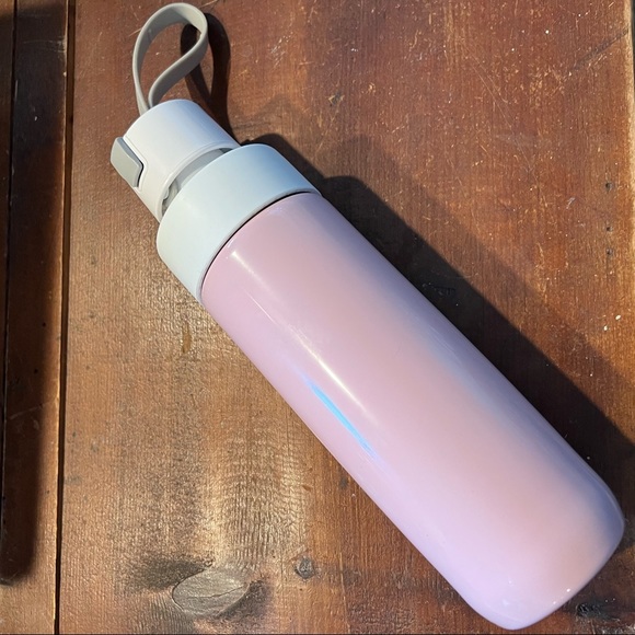 d.stil 28oz pinch + carry water bottle in powdered sky - Picture 7 of 11